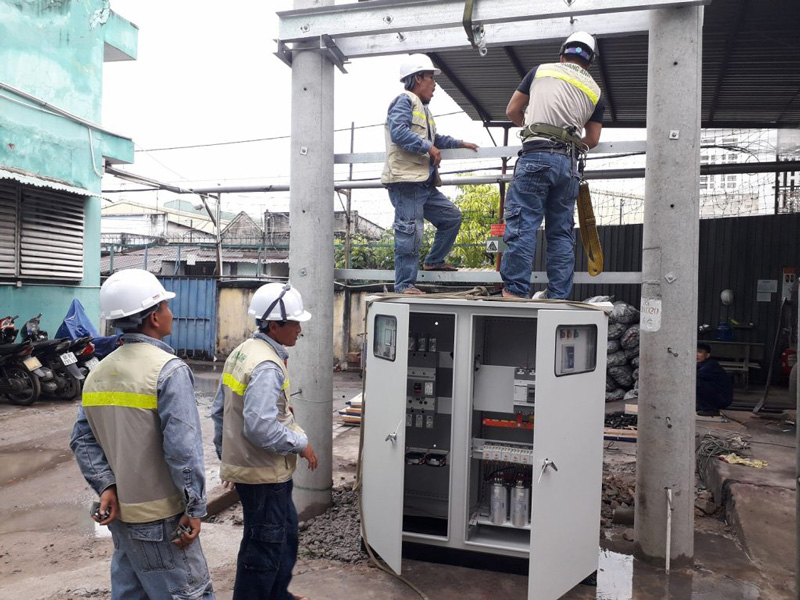 Lắp tụ bù trong tủ điện trạm biến áp