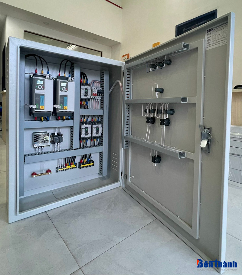 Tủ điều khiển động cơ có biến tần