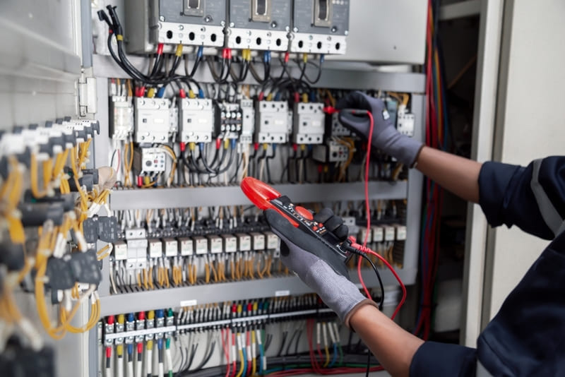 Tủ điện chiếu sáng công cộng gồm những thiết bị gì?