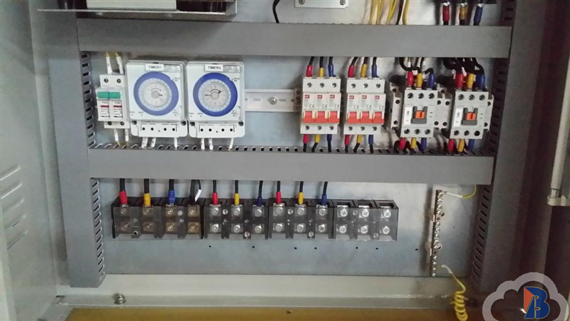 Tủ điện chiếu sáng phân xưởng có vai trò gì trong quản lý điện?