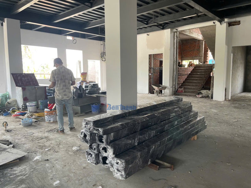 Máng cáp 300x100 cho hệ thống dây khối lượng lớn