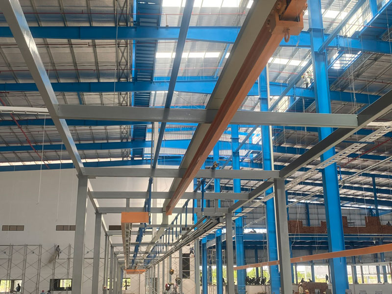 Máng cáp có nắp lắp tại công trình