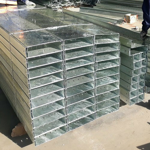 Máng điện mạ kẽm nhúng nóng