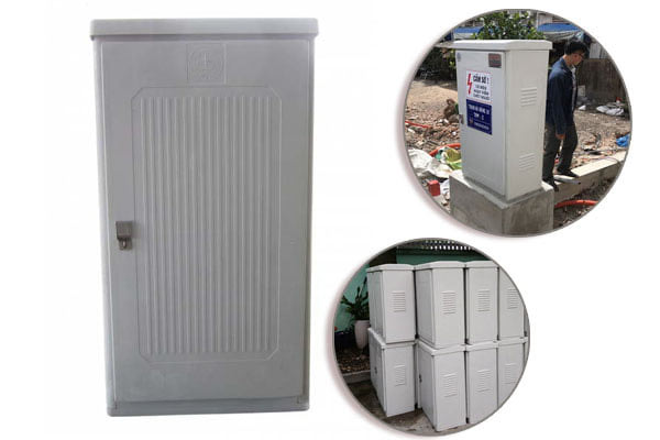 Vỏ tủ điện nhựa ngoài trời có bền bằng vỏ kim loại không?