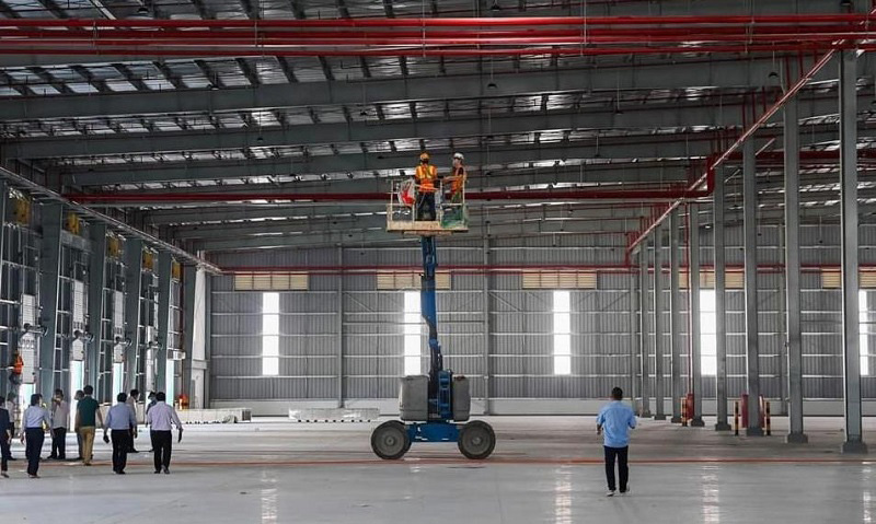 Nên chọn đèn pha cao áp hay pha LED cho sân bóng hoặc kho xưởng