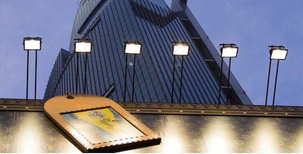 Bảng giá đèn chiếu biển quảng cáo ngoài trời tiết kiệm điện