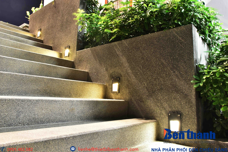 Đèn pha chiếu sáng ngoài trời phủ ánh sáng rộng cho công trình