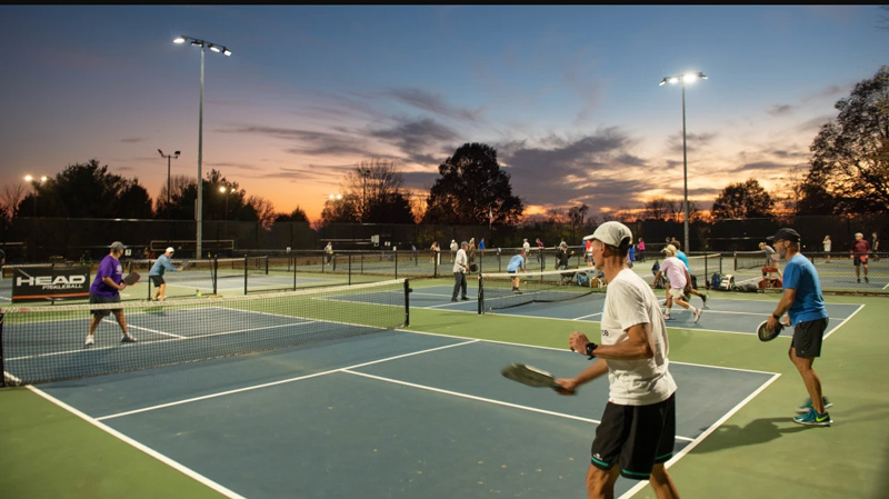 Đèn pha sân pickleball cho sân tập và thi đấu