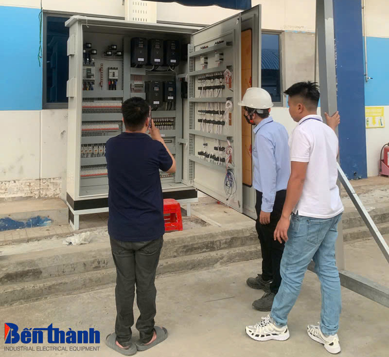 Ưu điểm của vỏ tủ điện ngoài trời 2 lớp cánh chống nước