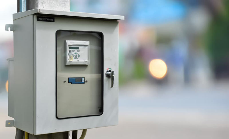 Vỏ tủ điện ngoài trời IP65 có chống nước hoàn toàn không?