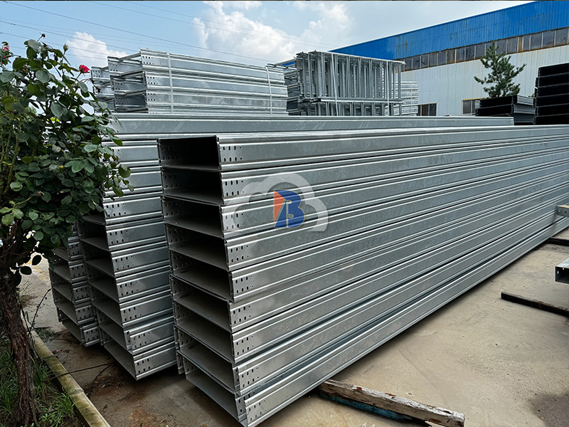 Cable trunking là gì? So sánh với cable tray và hướng dẫn chọn loại phù hợp