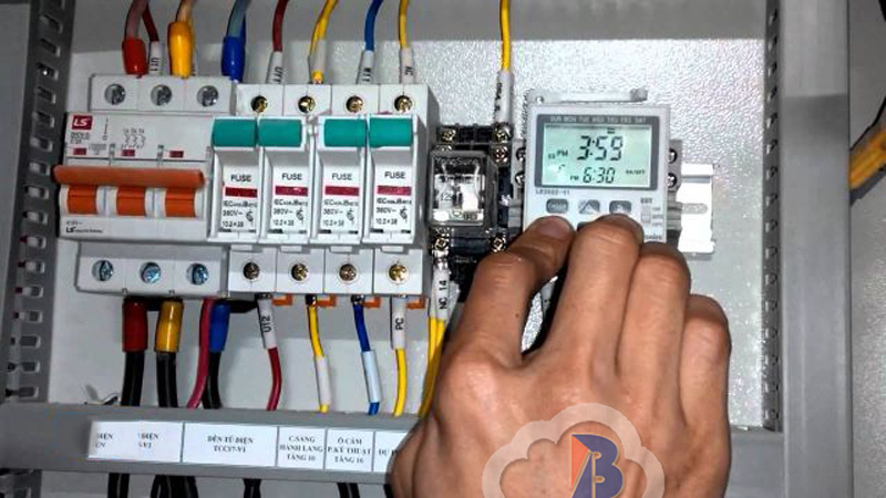 Tủ điện chiếu sáng là gì? Cấu tạo và ứng dụng thực tế