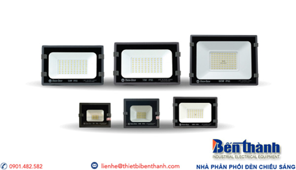 Đèn pha sân vườn chống nước chiếu rọi cây cảnh và lối đi đẹp mắt