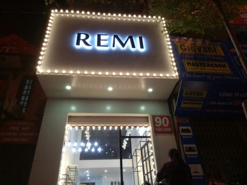 Bóng đèn rọi biển quảng cáo ngoài trời nên chọn hãng nào